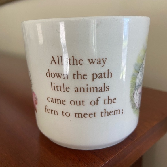 Wedgwood Beatrix Potter Mrs Tiggly-Winkle hedgehog Cup Mug England - Picture 2 of 7